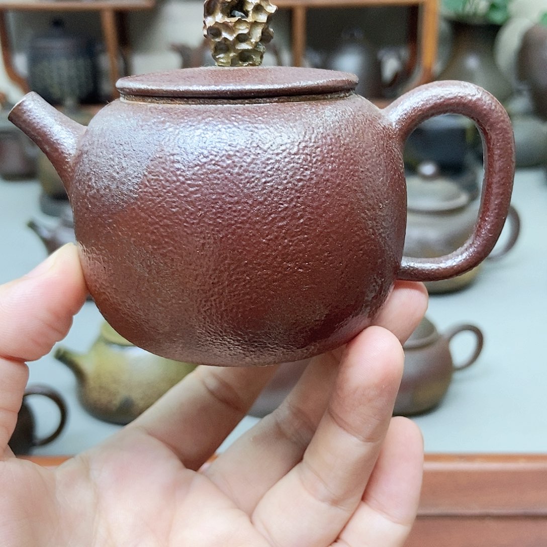 钦州坭兴阿柴烧壶（瑕）