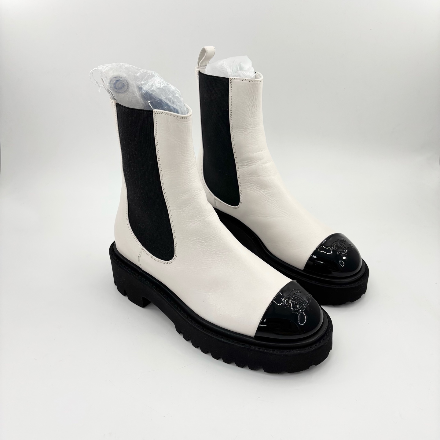 未使用 Chanel/香奈儿 38.5码/黑白拼色双c厚底切尔西靴/TT250965