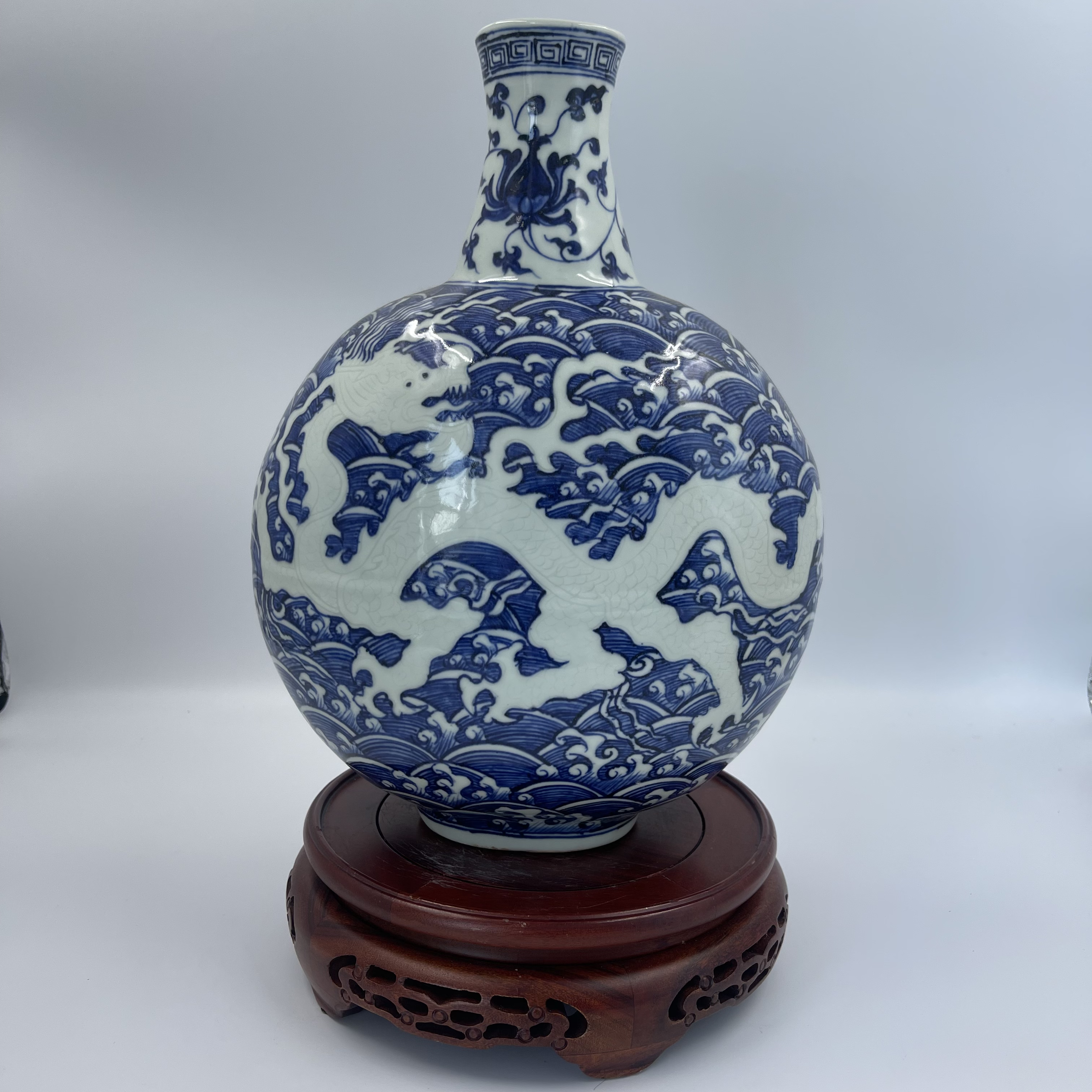 青花海水龙纹扁瓶   高29公分 口径5公分 全品  