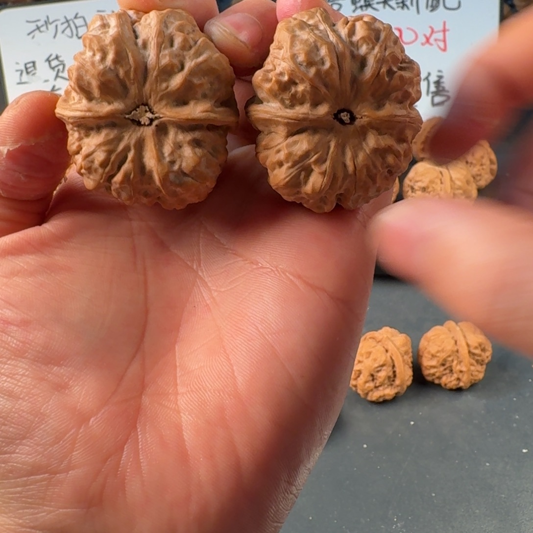 W***z吊坠文玩核桃蛤蟆的眼睛是真的好看啊我的