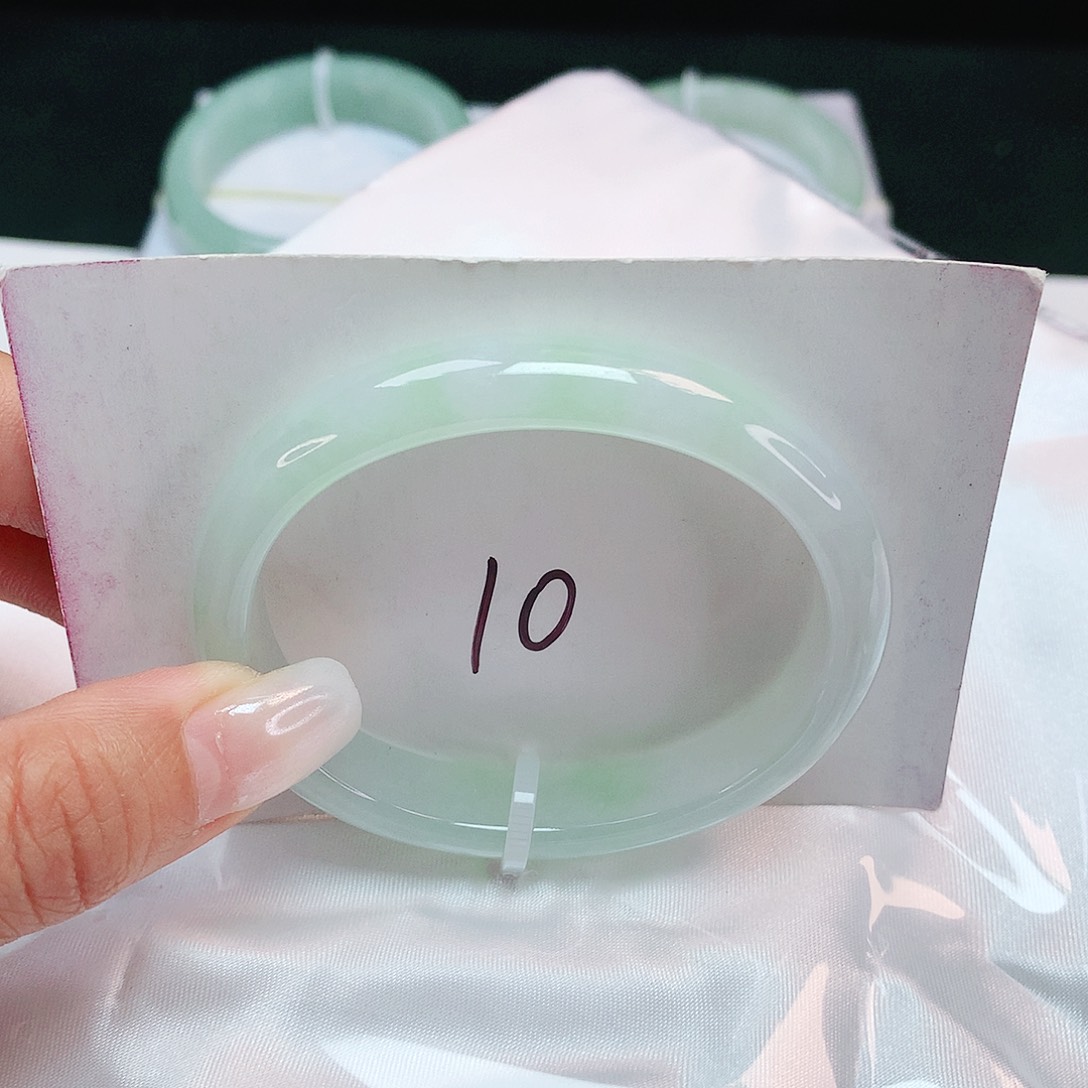 翡翠未镶嵌手镯 贵妃54