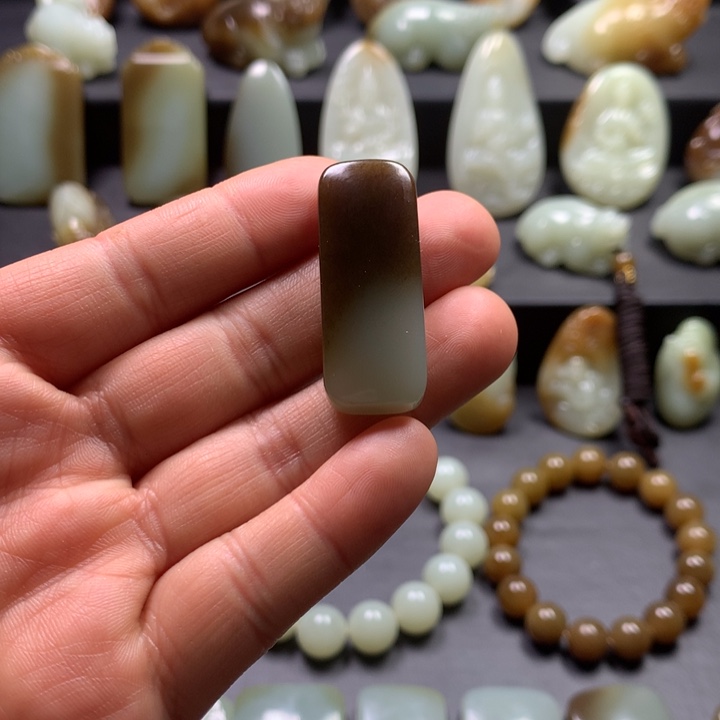 和田玉（糖玉）颈饰未镶嵌