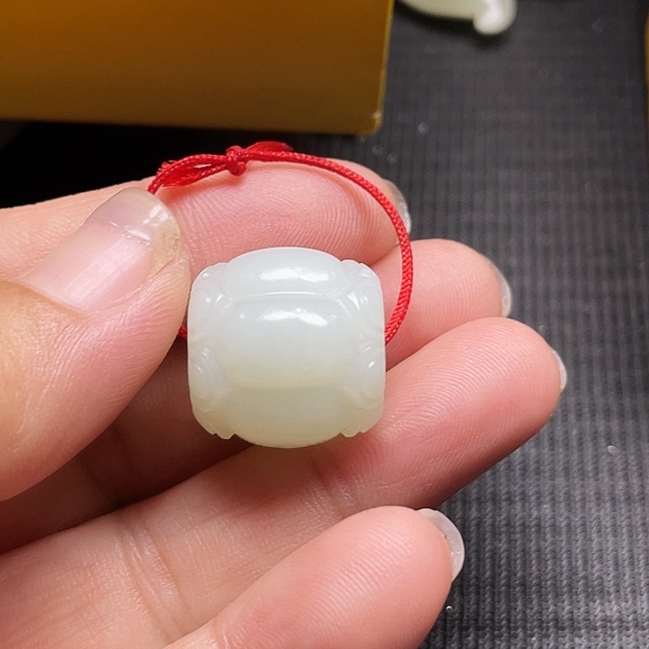 用***户和田玉未镶嵌挂件