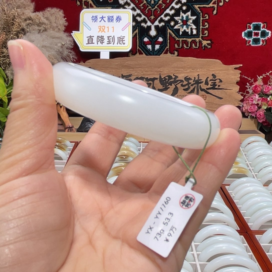 未镶嵌手镯和田玉天然优雅羊脂级且末老料底子细油