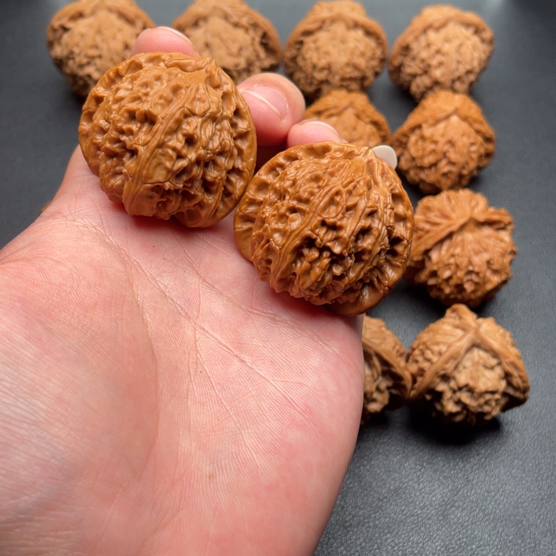 文玩核桃吊坠三角白全品无修