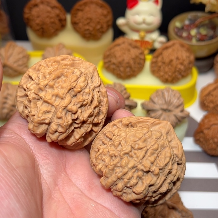 文玩核桃把件50麒麟纹官帽