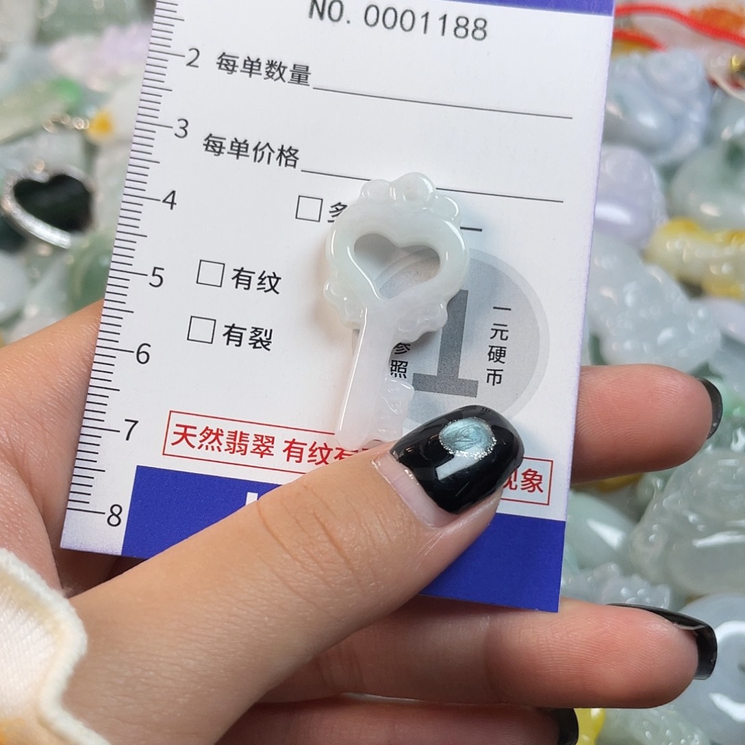 翡翠未镶嵌颈饰1188