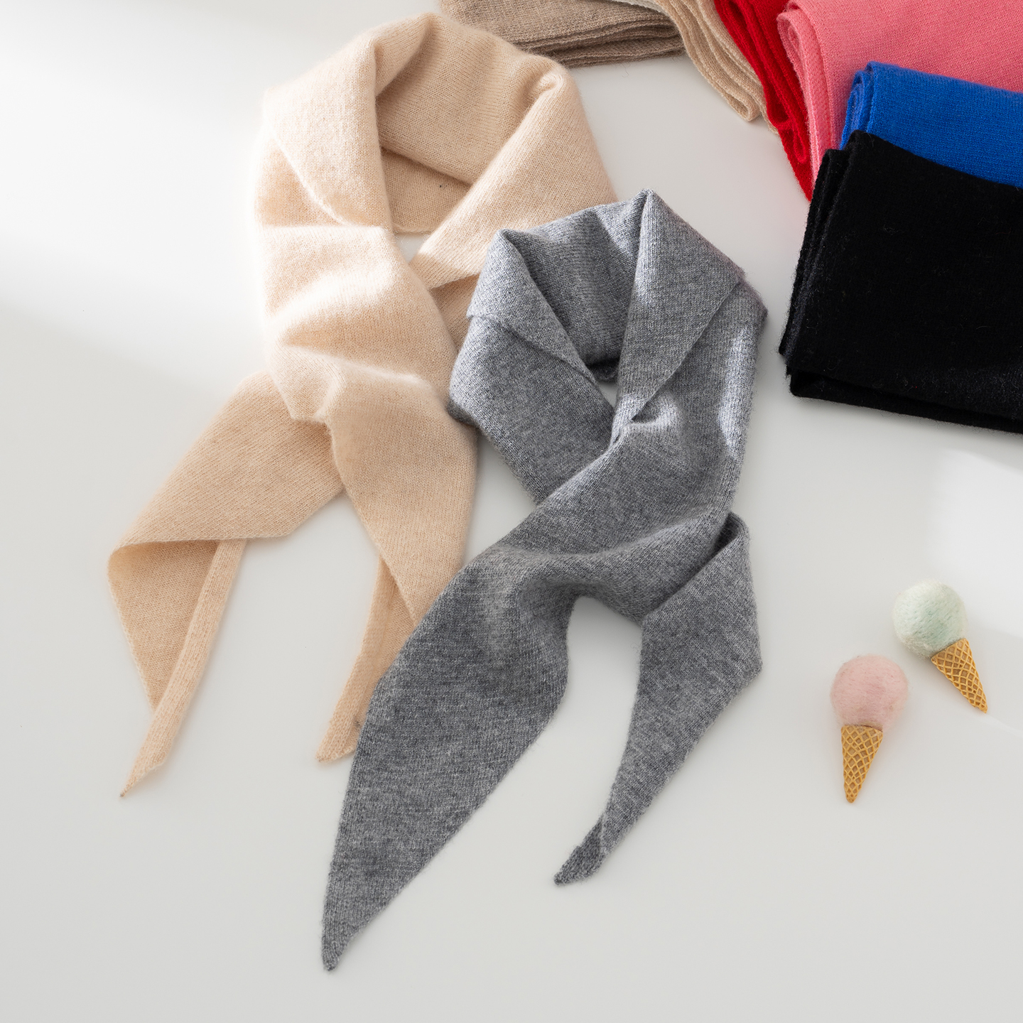 儿童三角巾男女童同款小围巾保暖舒适加厚围脖冬季必备羊绒围巾