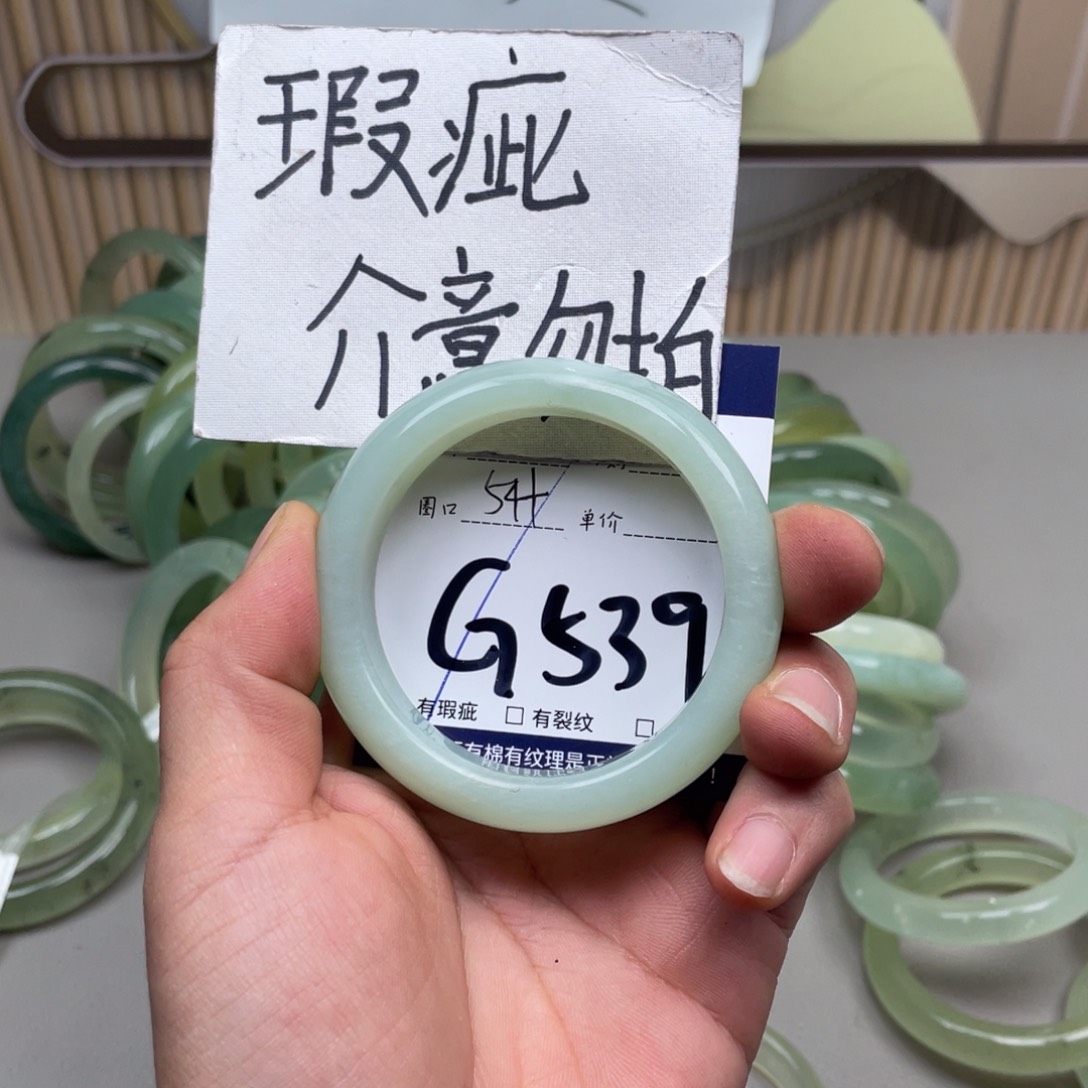 岫玉手镯手镯未镶嵌