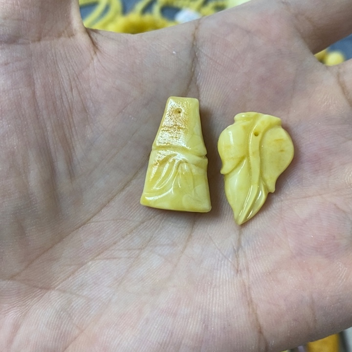 未镶嵌蜜蜡裸石吊坠