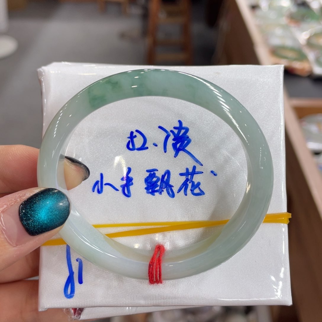 翡翠手镯未镶嵌缅甸天然翡翠