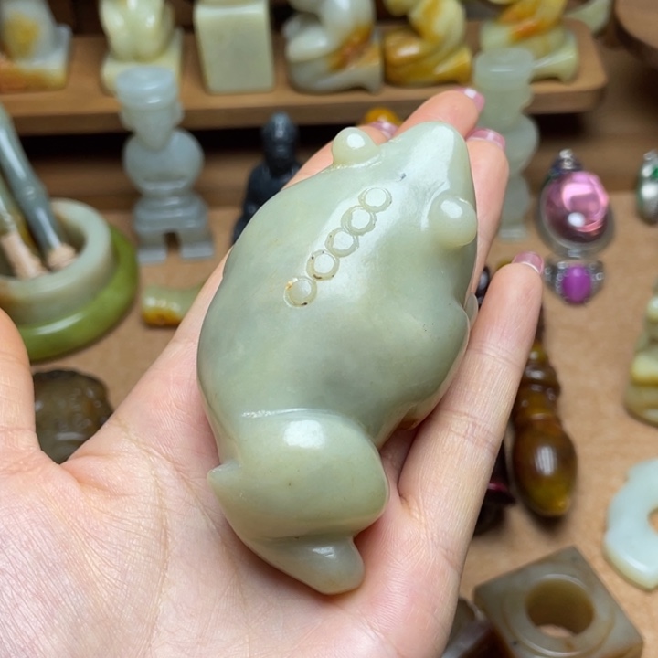 蛇纹石玉未镶嵌颈饰