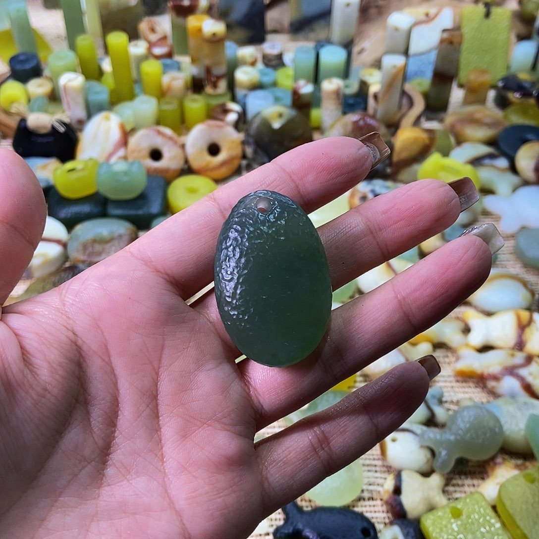 未镶嵌蛇纹石玉挂件t****r