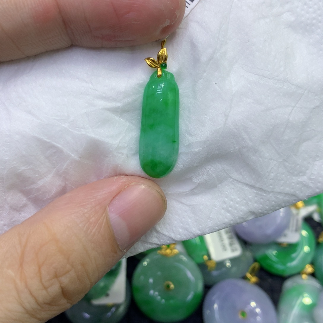 颈饰18K金镶嵌翡翠