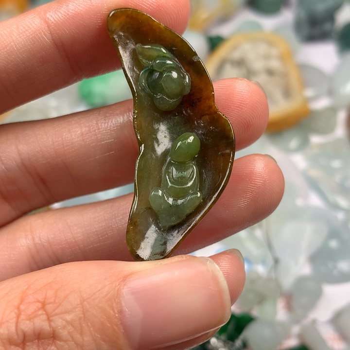 翡翠未镶嵌颈饰翡翠