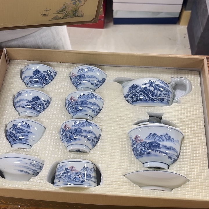 孤品茶具套装等。        