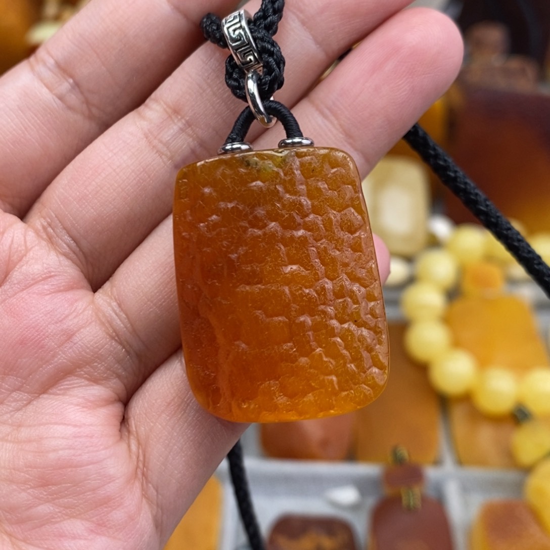 琥珀吊坠(赠链)未镶嵌