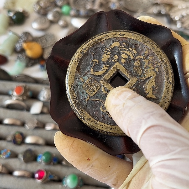 布***斯小摆件偏远地区不包邮