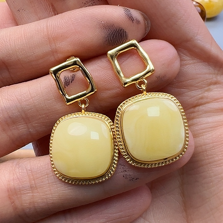 蜜蜡未镶嵌珠宝奇石