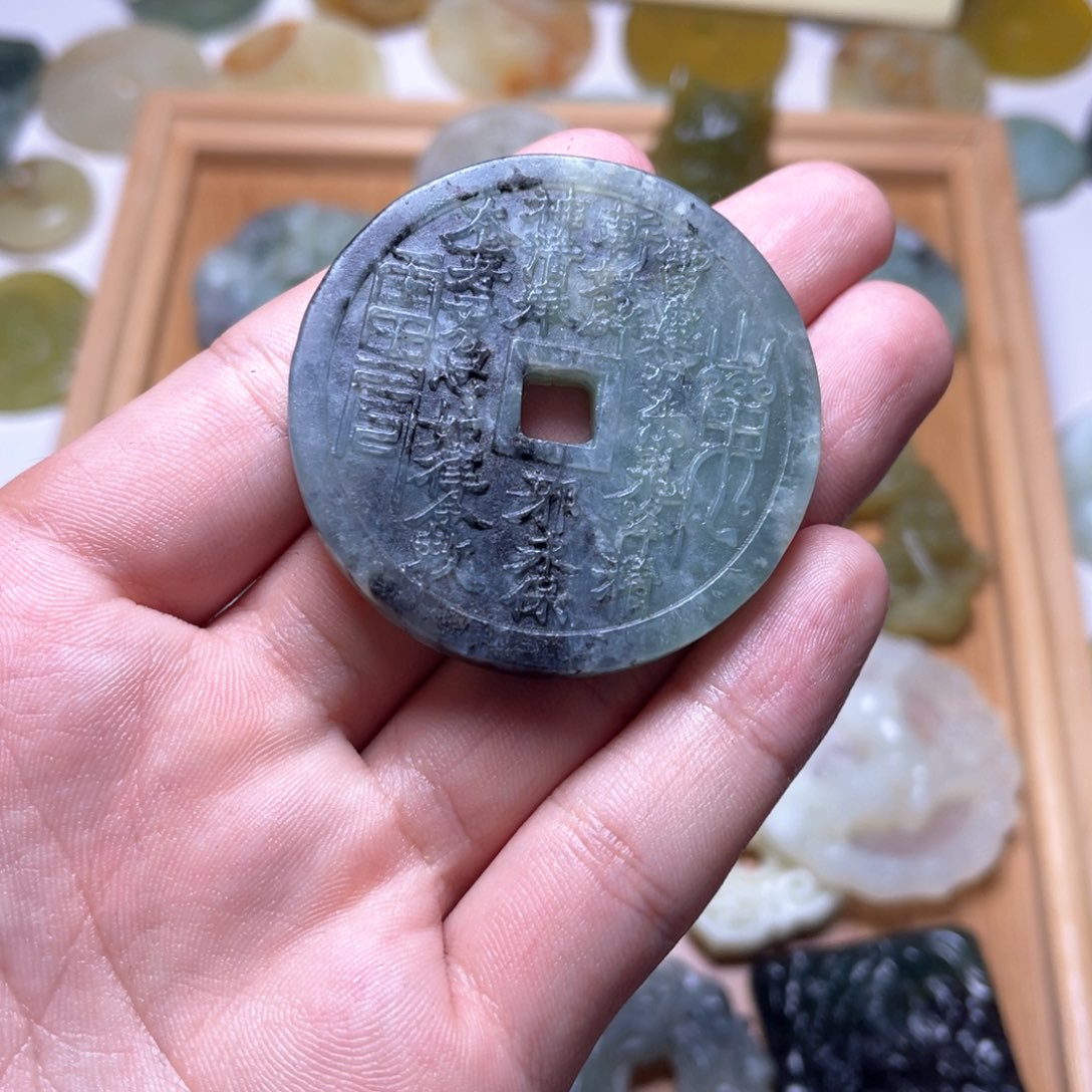 未镶嵌蛇纹石玉颈饰