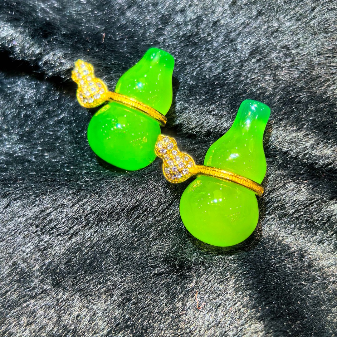 S8311-青碧芙蓉翠绿玛瑙葫芦吊坠-送礼佳品-多样性只发一件