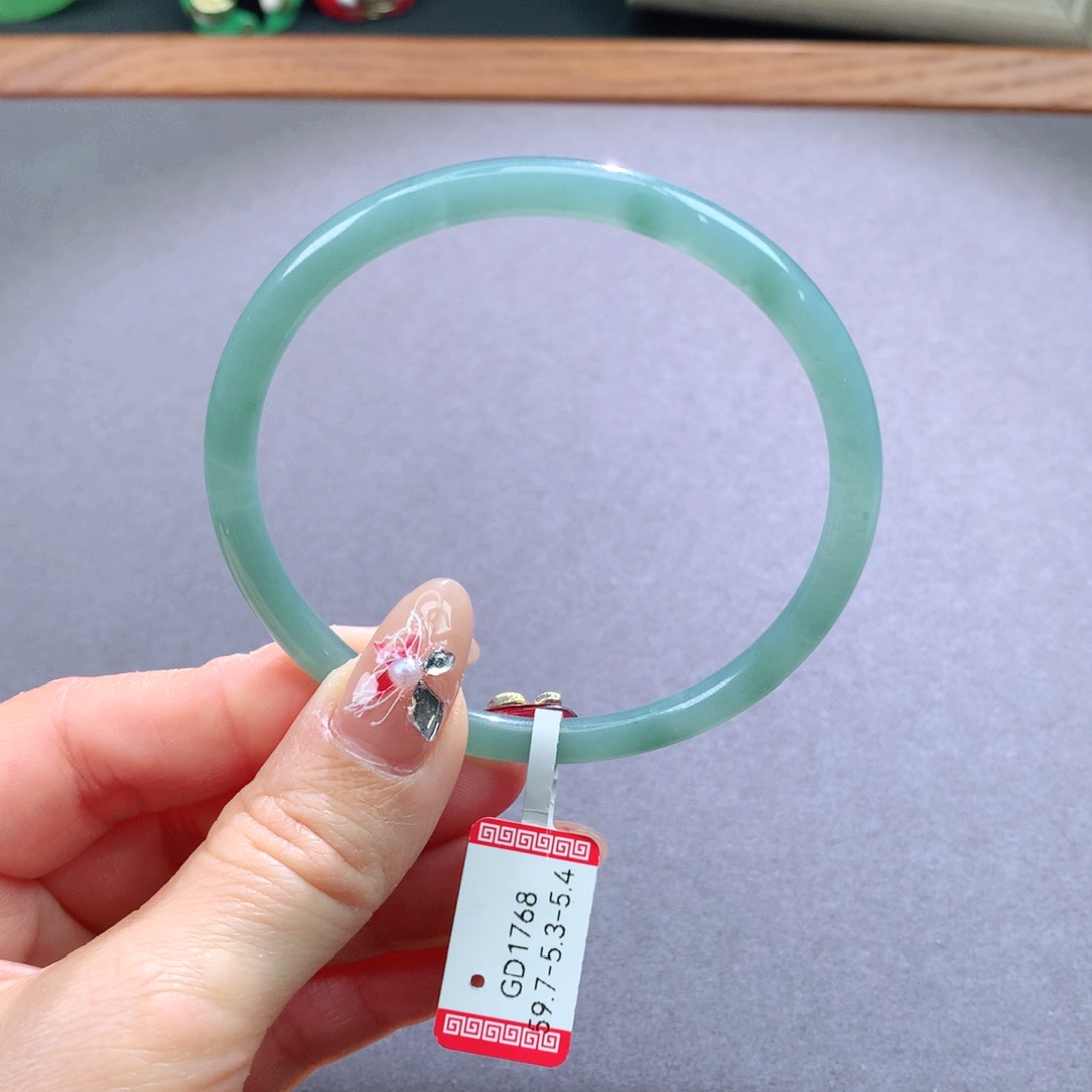 翡翠手镯未镶嵌天然翡翠手镯叮当镯