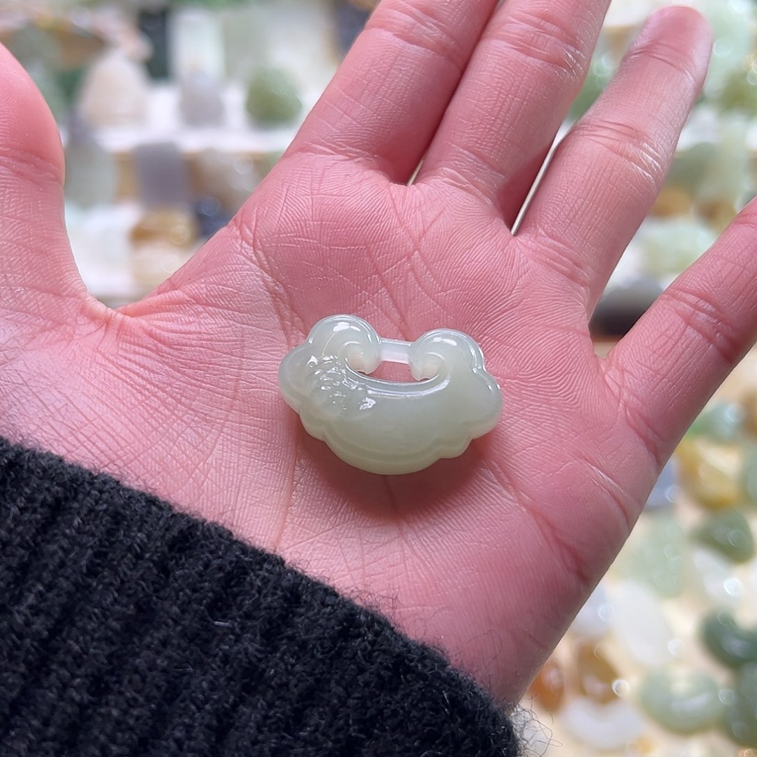 和田玉吊坠(赠链)未镶嵌大*