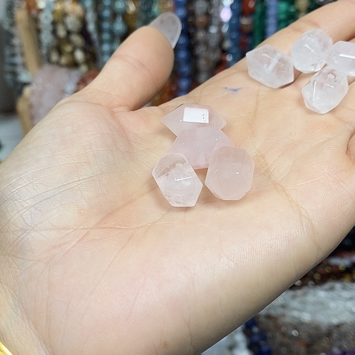 海***࿐玛瑙/玉髓未镶嵌珠宝半成品粉晶双尖