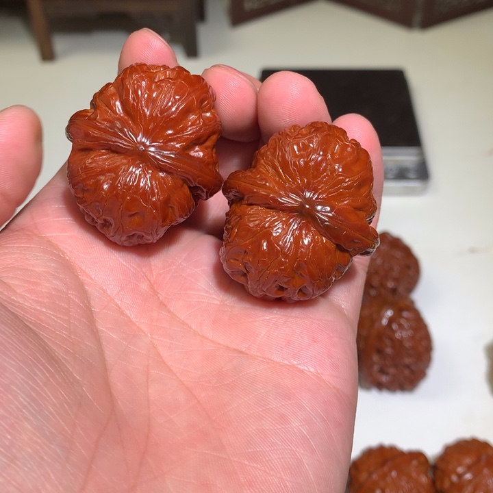 文玩核桃把件元宝40.27瑕疵