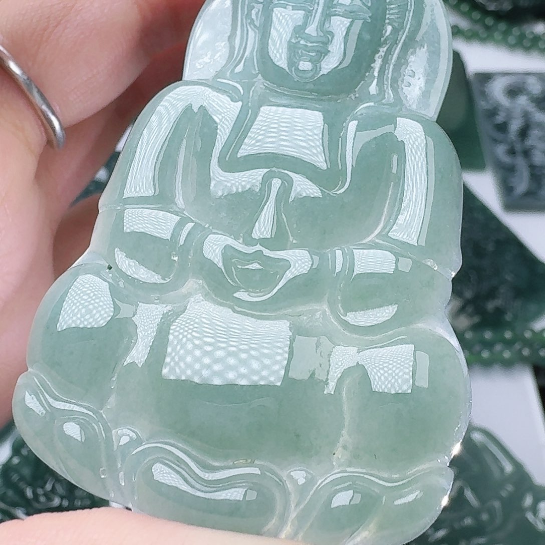 翡翠未镶嵌颈饰天然的A货翡翠多样性发其一 