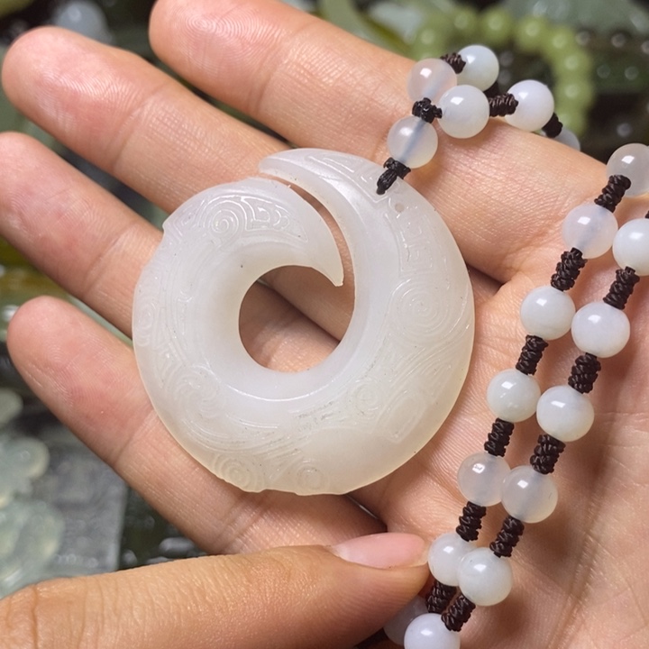 岫玉岫玉颈饰未镶嵌