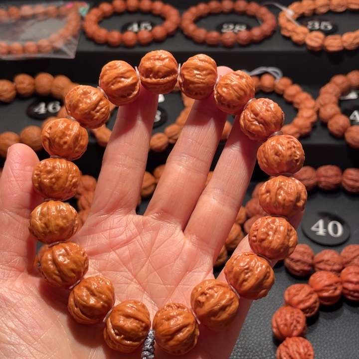 吱****文玩核桃手串赤龙手串1.8