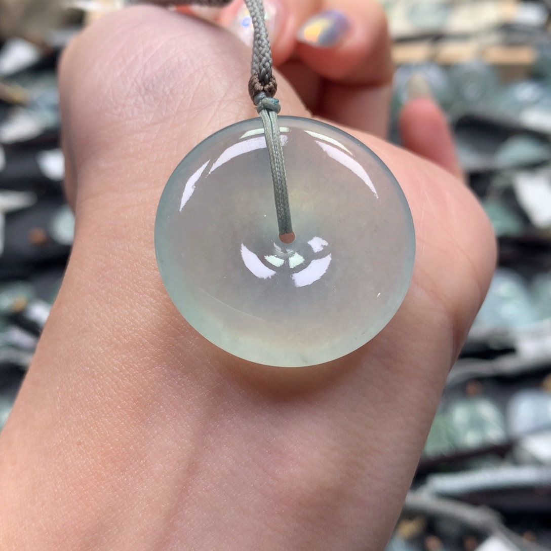 翡翠颈饰未镶嵌扣子