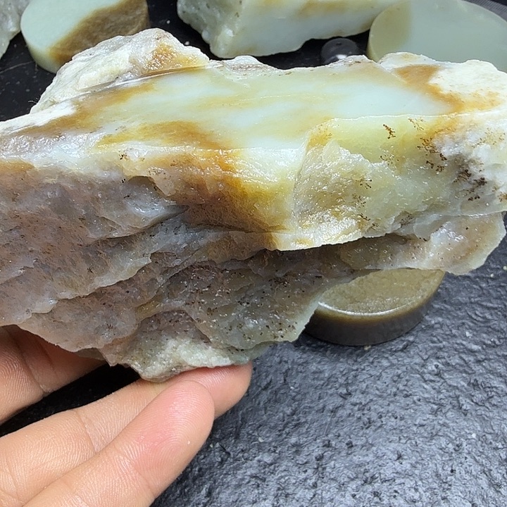 和田玉（糖玉）未镶嵌珠宝奇石