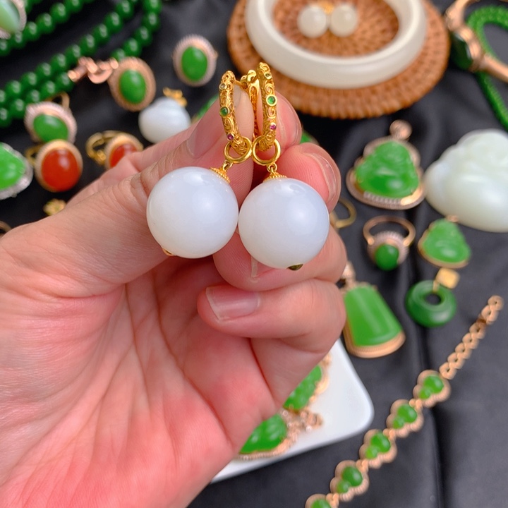 和田玉耳环18K金镶嵌封****愛