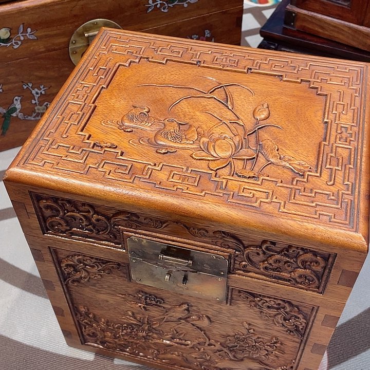 贡木鸳鸯戏水箱箱箱箱