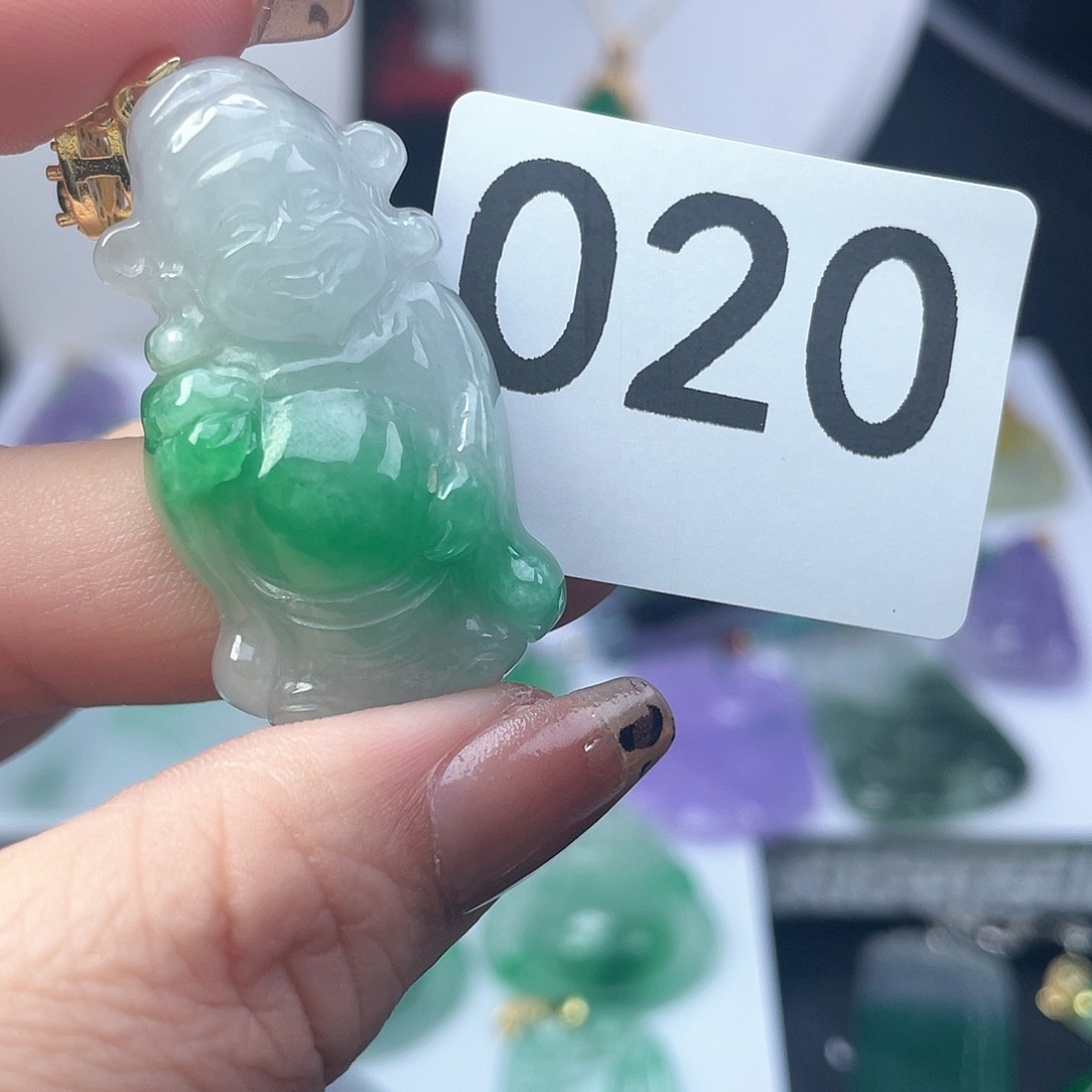 翡翠吊坠(赠链)未镶嵌