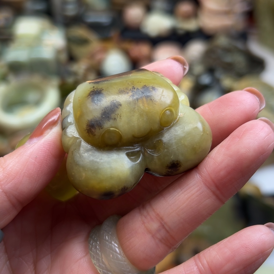 岫玉未镶嵌颈饰辽阳水草螃蟹有瑕