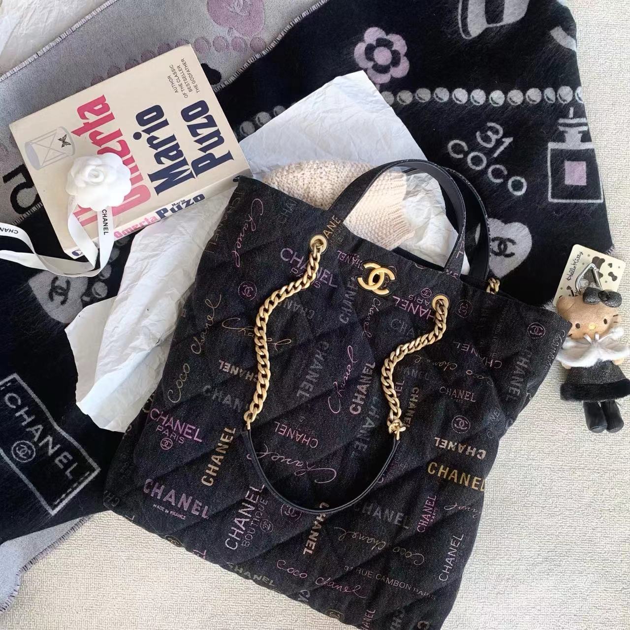 95新 Chanel/香奈儿 22p黑牛仔涂鸦托特包 35cm 19002587