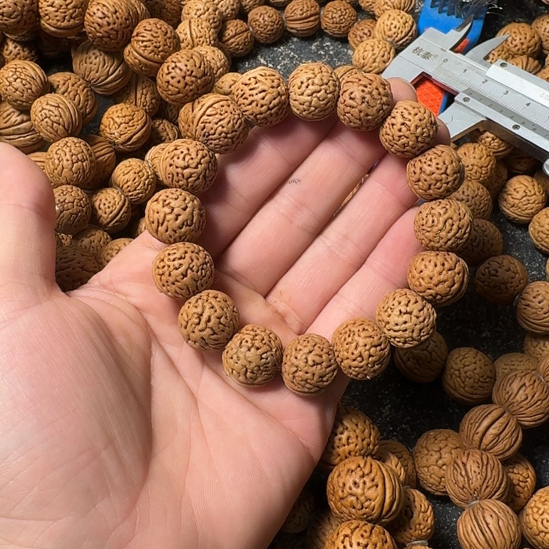 *****吊坠桃核野生手串