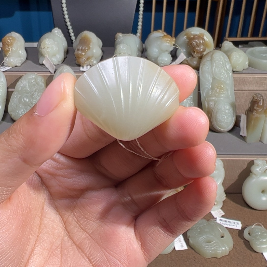 和田玉（糖玉）未镶嵌颈饰