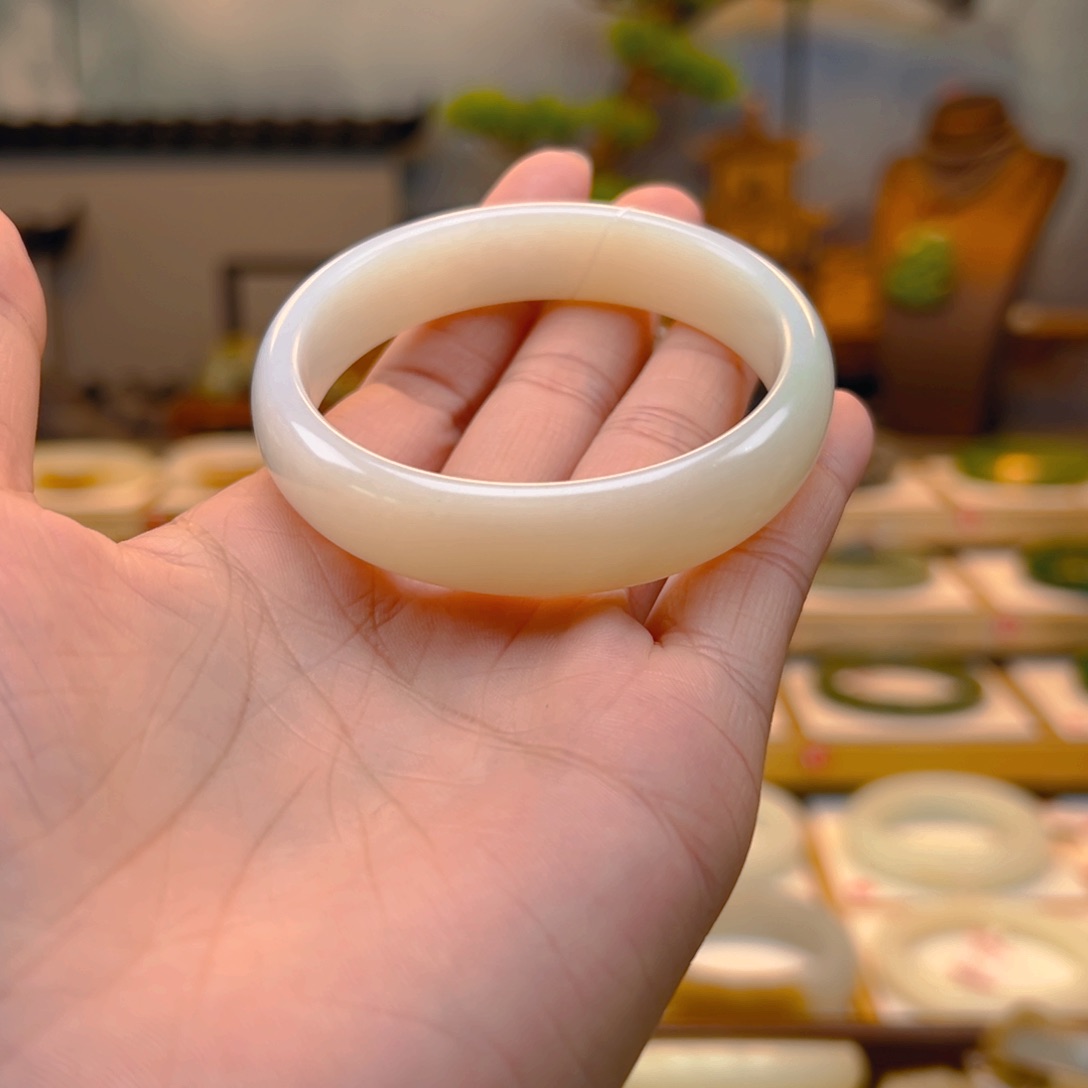 和田玉手镯未镶嵌7