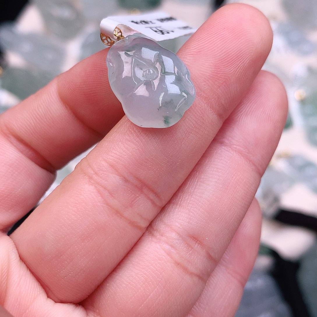 翡翠颈饰18K金镶嵌冰飘绿荷叶