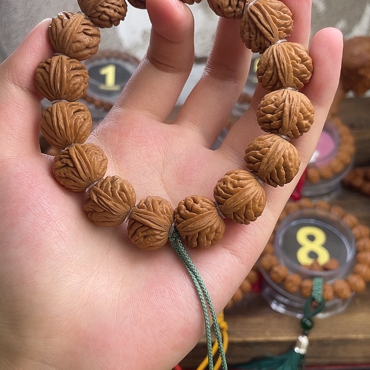 文玩核桃吊坠侧**风18刺龙