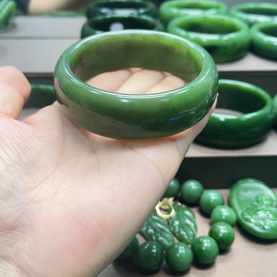 和田玉（碧玉）未镶嵌手镯