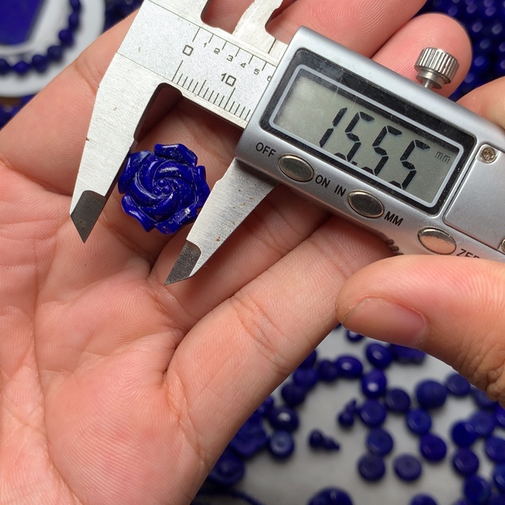 青金石未镶嵌莲花