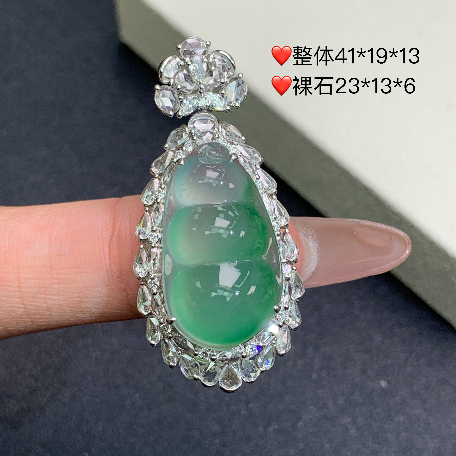 新品推荐·18k金高冰起光绿飘花豆子福豆翡翠玉石缅A吊坠精致绿色