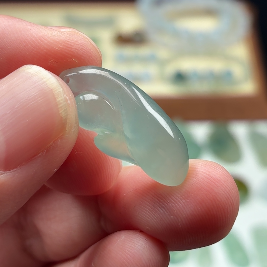 定制翡翠未镶嵌随形挂件