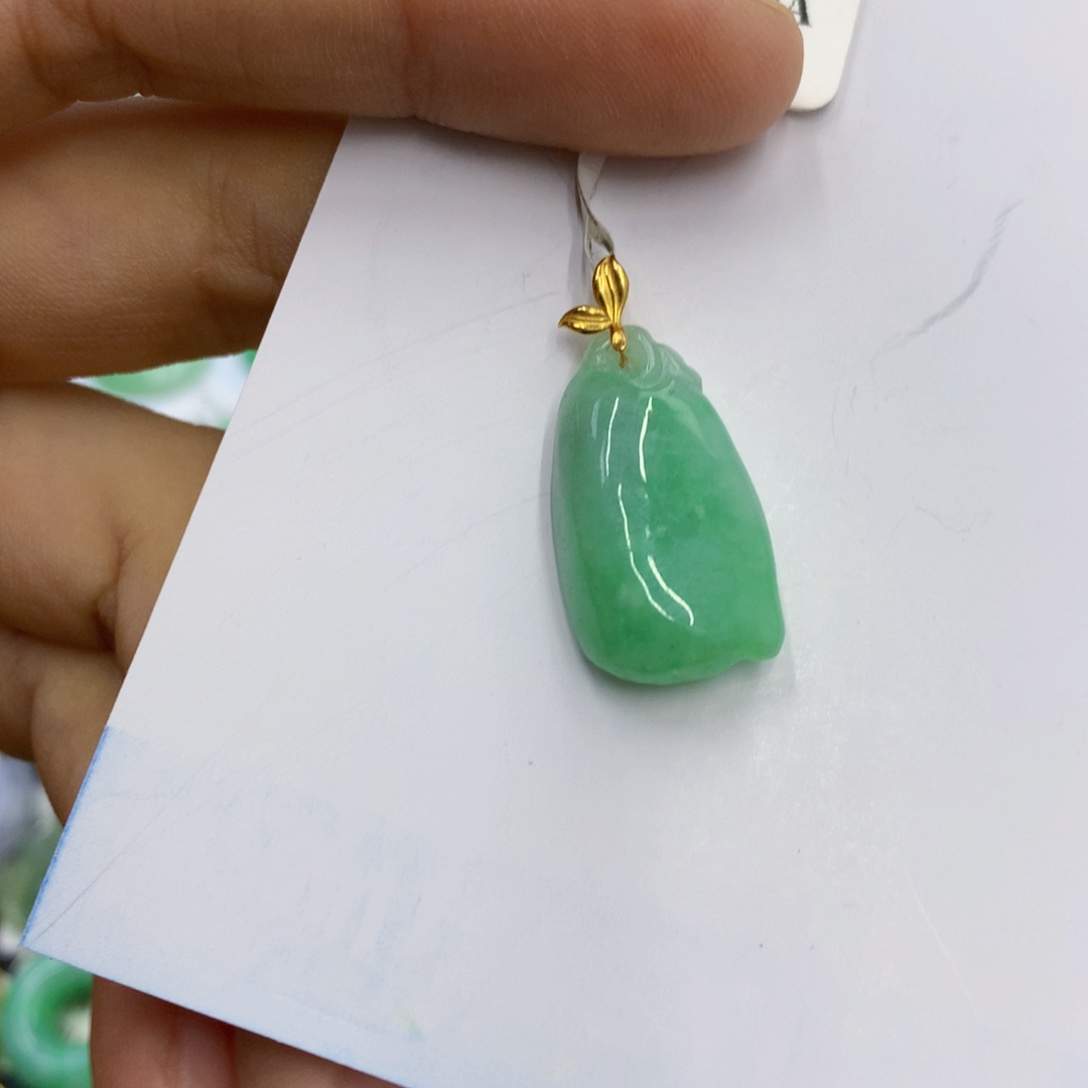 翡翠18K金镶嵌颈饰翡翠