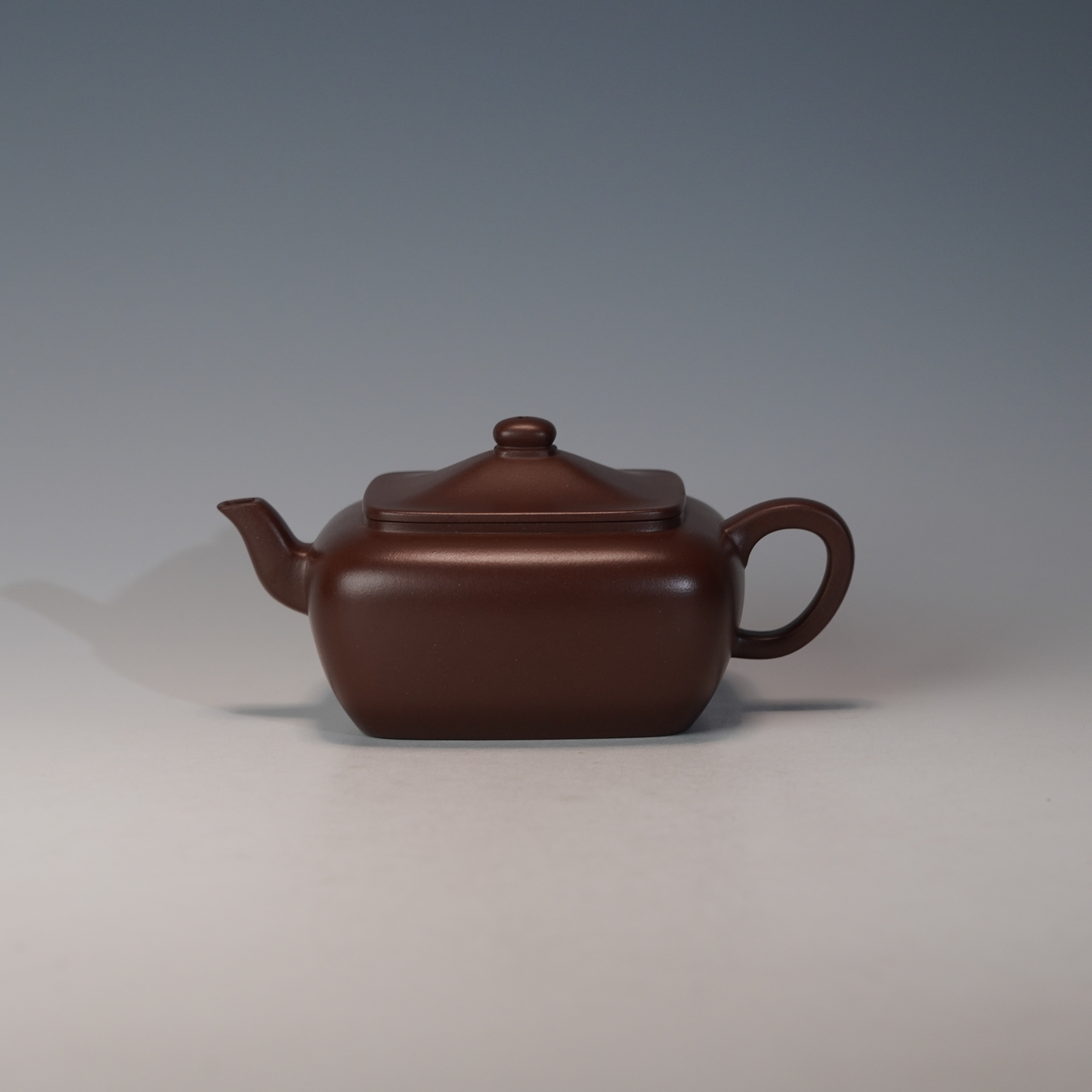 lot.22848 潘俊昌 紫泥四方壶 200cc